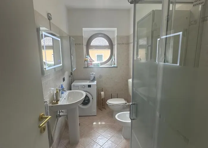 Montecarlo House Vacation شقة